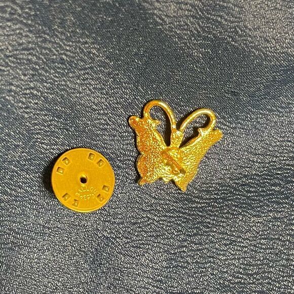 Gold tone Butterfly Pin - Picture 5 of 8
